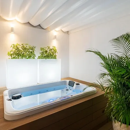 The Terraces Luxury Penthouses, 1d アパート